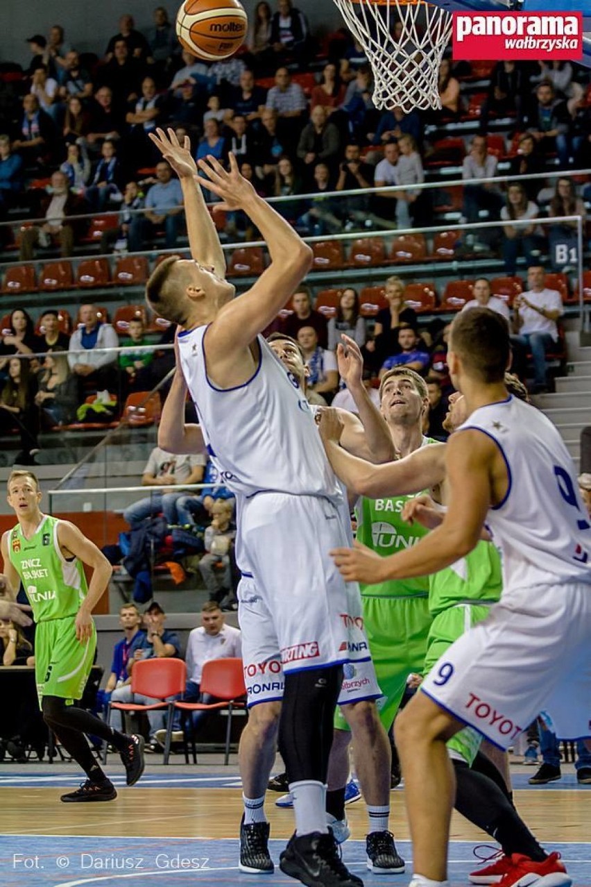 Zdjęcia z meczu Górnik Trans.eu Wałbrzych - Znicz Basket Pruszków