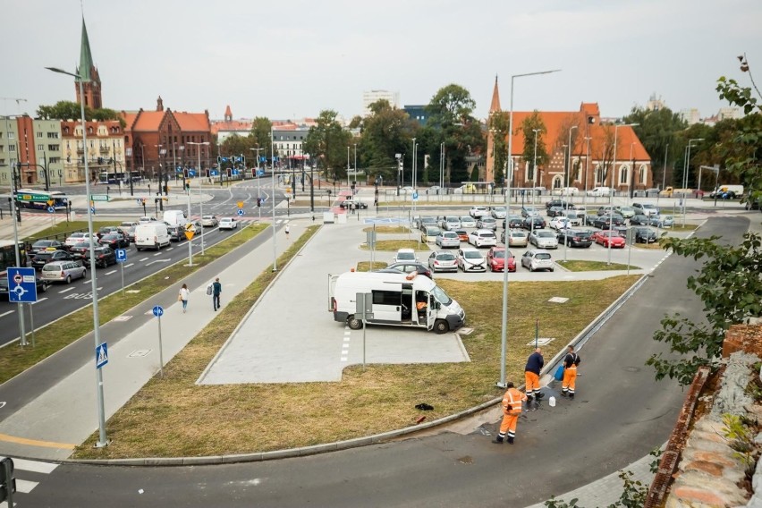 Parking przy rondzie Bernardyńskim jest zawsze wypełniony po...