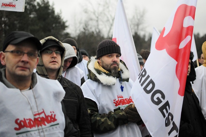 Związkowcy pikietowali poznański Bridgestone [ZDJĘCIA, WIDEO]