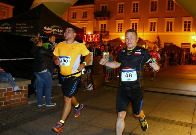 W I Nocnym Półmaratonie Piotrkowskim Wielu Kultur rok temu wzięło udział ponad pół tysiąca osób, do pokonania były 22 km