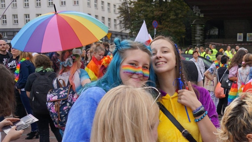 Marsz Równości w Katowicach. Ponad tysiąc osób przeszło ulicami miasta. Było, głośno, kolorowo i pokojowo ZDJĘCIA, WIDEO
