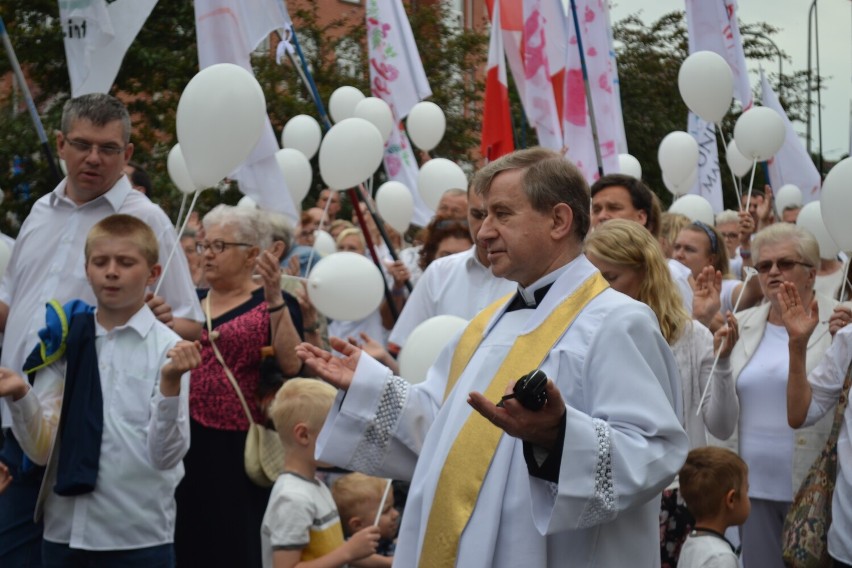 Piła: Odbył się Marsz dla Życia i Rodziny. Jego organizatorem jest parafia pw. Świętej Rodziny w Pile [ZOBACZ ZDJĘCIA]