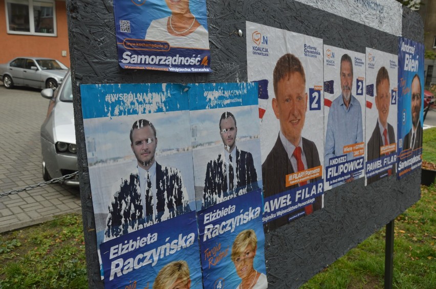Zniszczone plakaty kandydata komitetu Wspólna Gdynia.