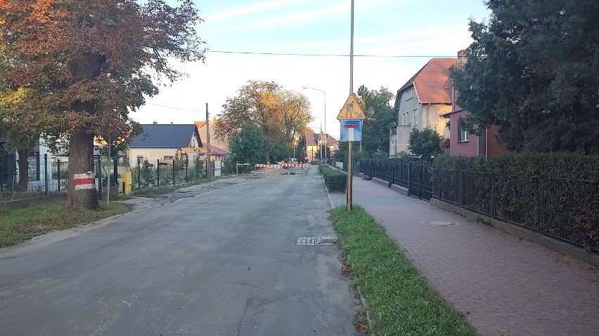 Kolejna droga zamknięta! Korki w Żarach coraz większe. Dlaczego nie można przejechać ulicą Czerwonego Krzyża?