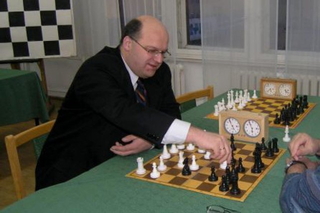 Jaromir Dziel rozpoczął grę w "polityczne szachy". Czy wygra?