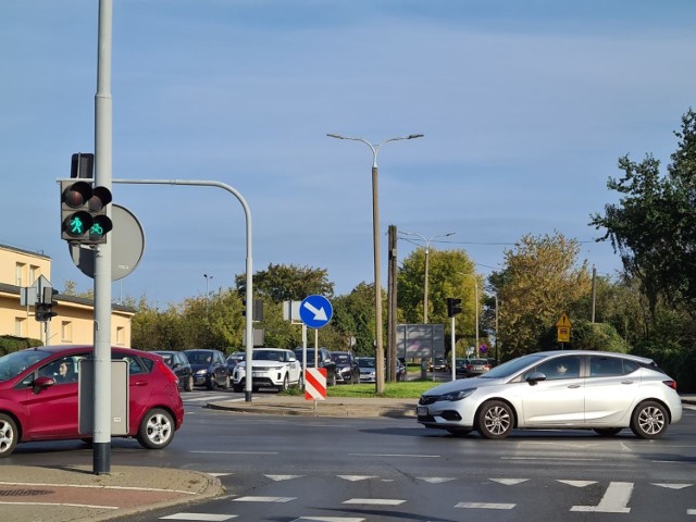 - W godzinach szczytu tworzą się w tym miejscu coraz większe korki - zauważa radny Patryk Kaźmierczak, wiceprzewodniczący Rady Miejskiej Inowrocławia