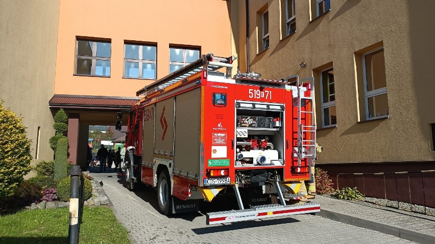 Ćwiczenia strażackie i próbna ewakuacja szkoły w Polance...