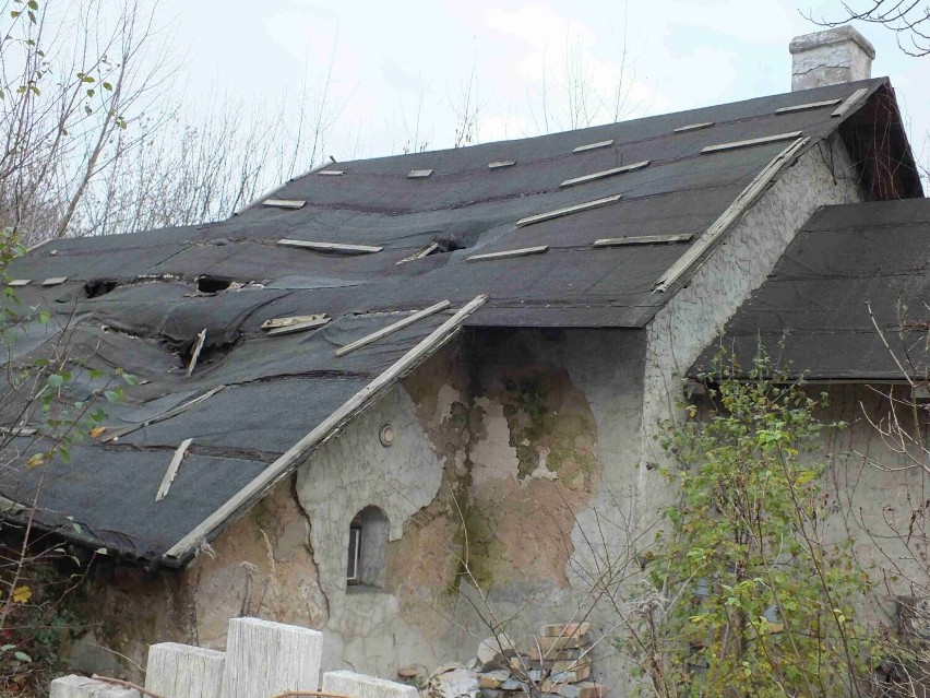 Najstarszy, zabytkowy budynek mieszkalny Starachowic popada w ruinę. Dlaczego? Zobaczcie zdjęcia