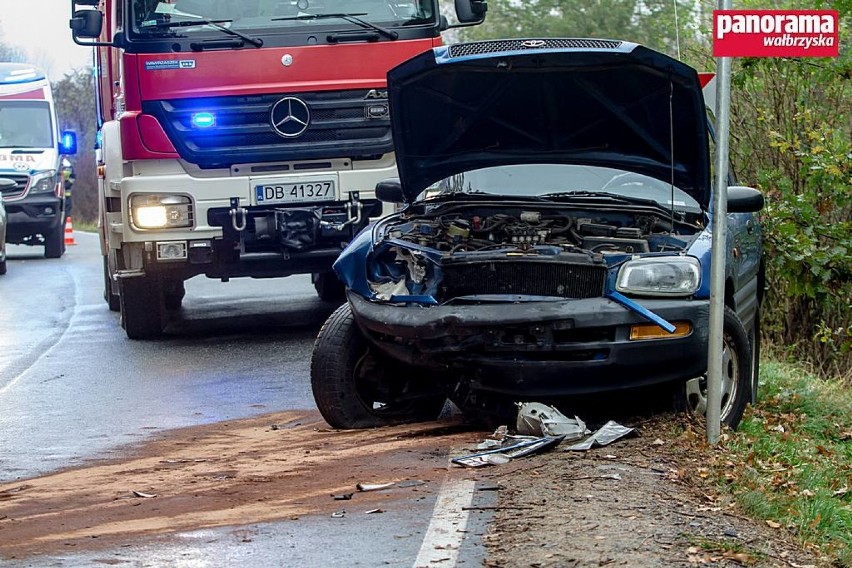 Zderzenie czołowe dwóch samochodów przed Strugą [ZDJĘCIA]