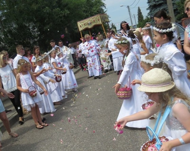 Procesja Bożego Ciała - parafia pw. Matki Bożej Fatimskiej w Brodnicy.