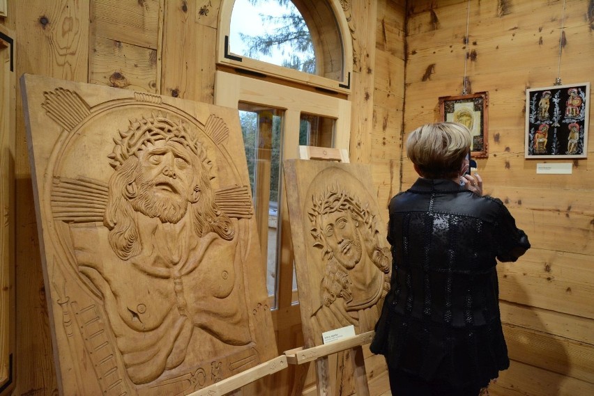 Zakopane. Nagrody w konkursie "Oblicza Frasobliwego" rozdane. Wyjątkowa wystawa w Czerwonym Dworze  