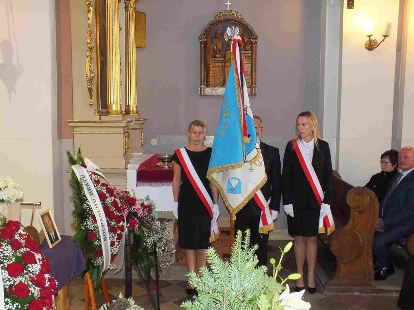Starachowice pożegnały Janusza Wierzbickiego, byłego prezydenta miasta. Zobacz zdjęcia