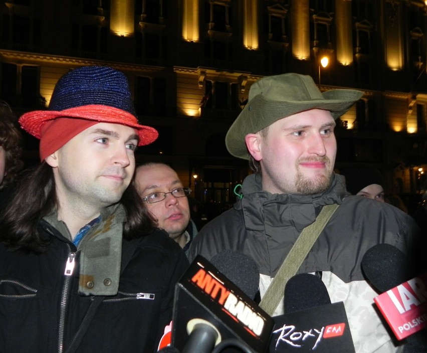 Dominik Taras (po prawej), organizator urodzin Chucka Norrisa
