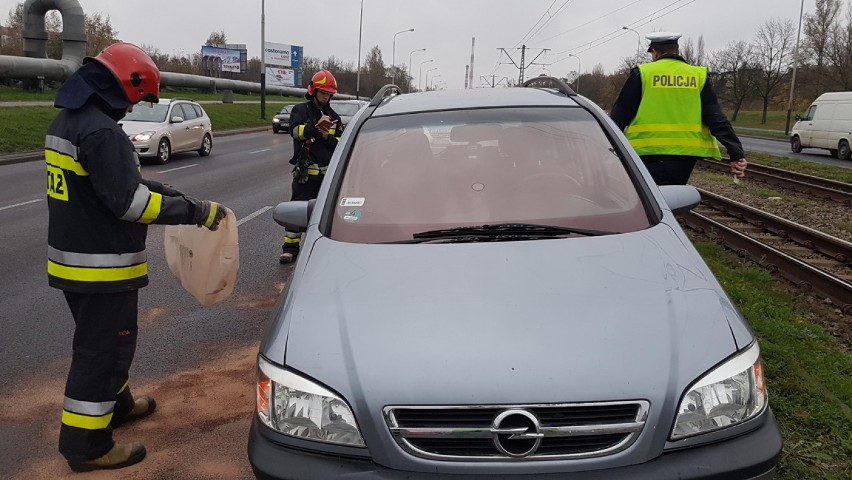Wypadek na Włókniarzy w Łodzi. Jedna osoba trafiła do szpitala [ZDJĘCIA]