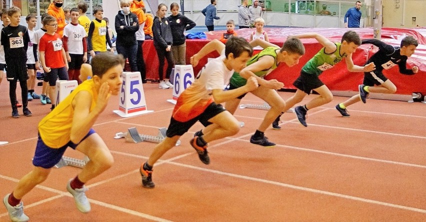 Dobry występ koluszkowskich biegaczy na zawodach Indoor Track Run 2021 w Łodzi