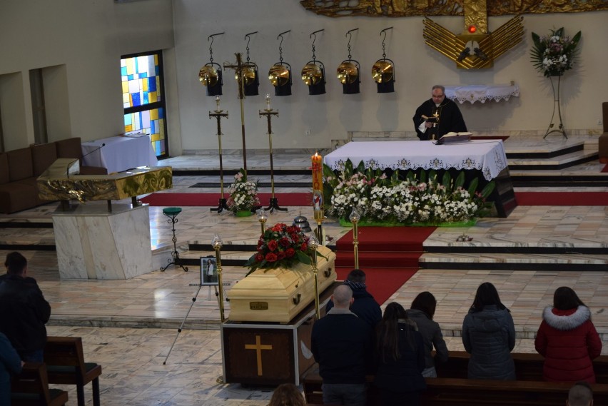 Pogrzeb Alicji z Rybnika. Zamordowaną nastolatkę żegnało wielu młodych ludzi