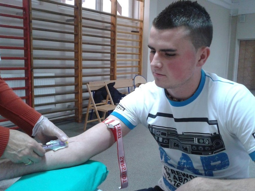 50 uczniów ZSZ zgłosiło się aby oddać krew podczas...