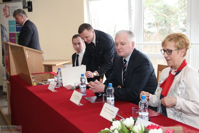 Państwowa Wyższa Szkoła Zawodowa we Włocławku zainaugurowała wczoraj obchody 15-lecia uczelni. Zapoczątkowała bowiem swoją działalność dydaktyczną w 2002 r.  Po posiedzeniu Senatu rozpoczęły się w sali audytoryjnej gmachu przy ul. Obrońców Wisły 1920 roku uroczystości z udziałem wiceprezesa Rady Ministrów, ministra nauki i szkolnictwa wyższego Jarosława Gowina.