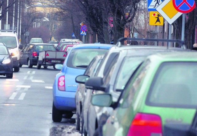 Na ulicy Weteranów nie ma gdzie zaparkować