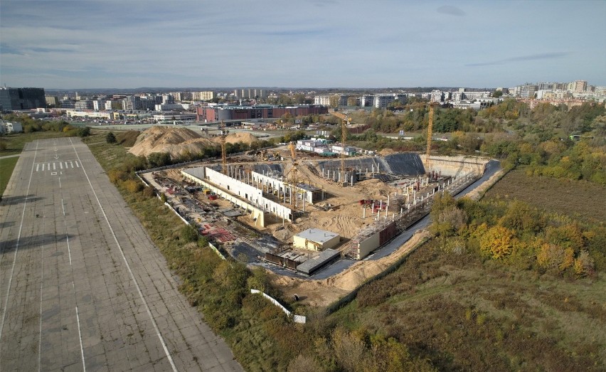 Kraków. Cogiteon wyrasta z ziemi. Zobacz budowę Małopolskiego Centrum Nauki z lotu ptaka [ZDJĘCIA]