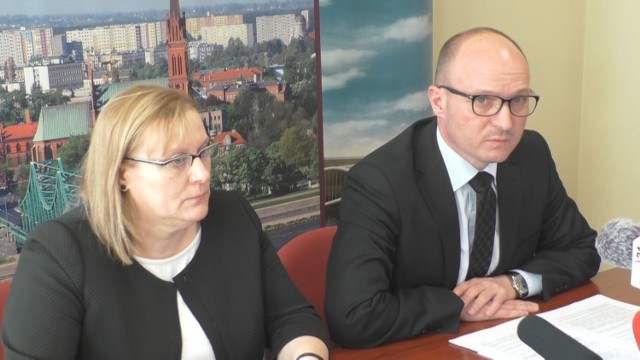 Marek Wojtkowski, prezydent Włocławka i Barbara Moraczewska, zastępca prezydenta podczas piątkowej konferencji