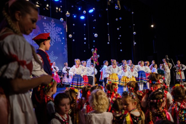 W czwartek (25 stycznia) na scenie Centrum Sztuki Mościce Mali Świerczkowiacy i Przedszkole u Świerczkowiaków wystąpili dla babc i dziadków.