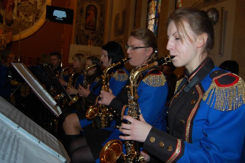 Młodzieżowa Orkeitsra Dęta z łapalic - andrzejkowy koncert