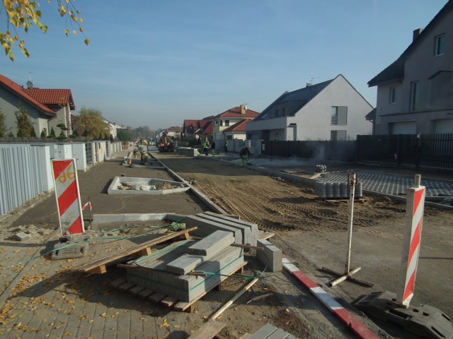 Zarząd powiatu w Lipnie początkowo proponował wybudowanie ok. 1,7 kilometra nowych trotuarów.