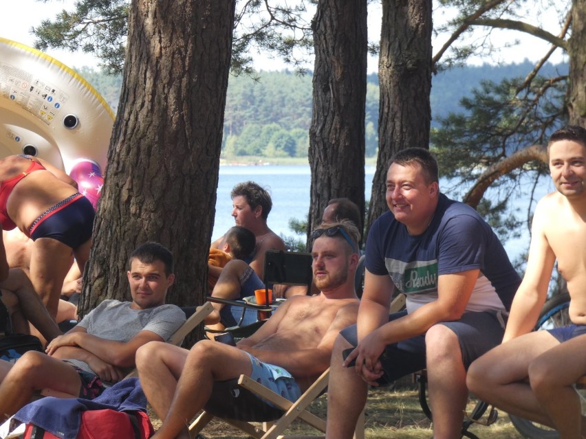 Sobotni Turniej Siatkówki Plażowej nad jeziorem Dymno w Koczale wygrała drużyna bytowsko-gdańska| ZDJĘCIA