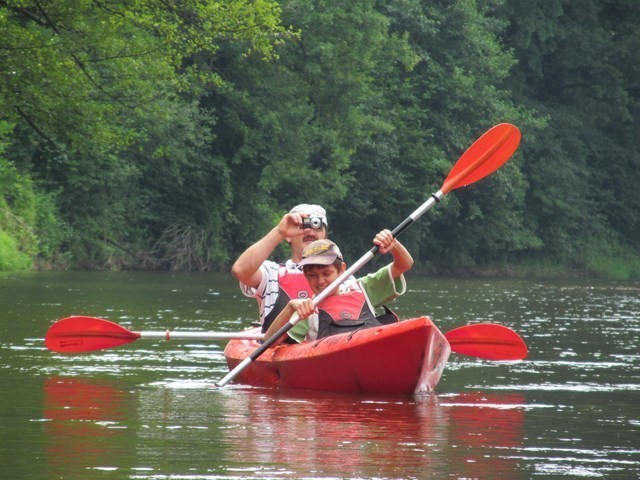 Gminny Ośrodek Kultury i Sportu w Zapolicach zorganizował XII Gminny Spływ Kajakowy rzeką Wartą na trasie Konopnica - Pstrokonie i tym samym otworzył sezon kajakowy w tym roku. W spływie wzięło udział 41 osób.