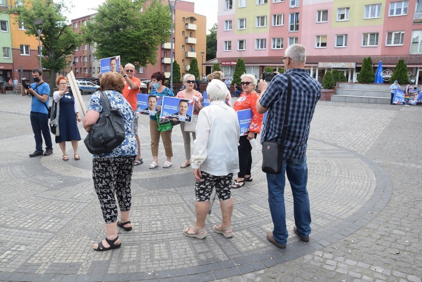 Stargard. Marszałek Sejmu Elżbieta Witek rozmawiała także z przeciwnikami PiS. ZDJĘCIA