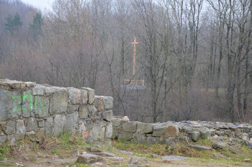 Nad Tarnowem góruje nowy krzyż na Górze św. Marcina [ZDJĘCIA]