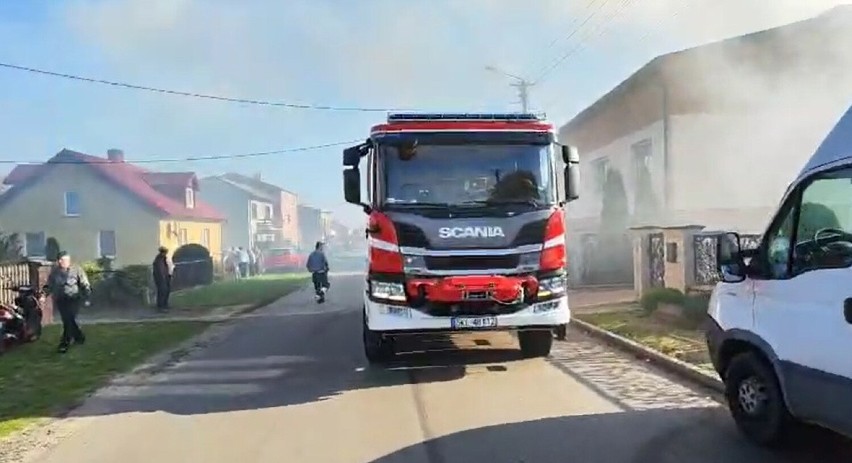 Pożar budynku gospodarczego w Iwanowicach Dużych. Wewnątrz...