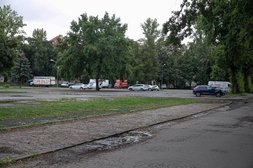 07.09.2020 krakow

wesola ulica sniadeckich parking miejsce...
