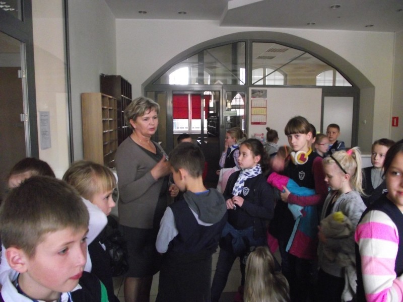 Szkoła Podstatwowa nr 4 Kwidzyn: Spotkanie z filatelistą i wizyta w Urzędzie Pocztowym
