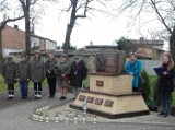 Dzień Pamięci Ofiar Zbrodni Katyńskiej na Placu Dębów Katyńskich w Uniejowie (ZDJĘCIA)