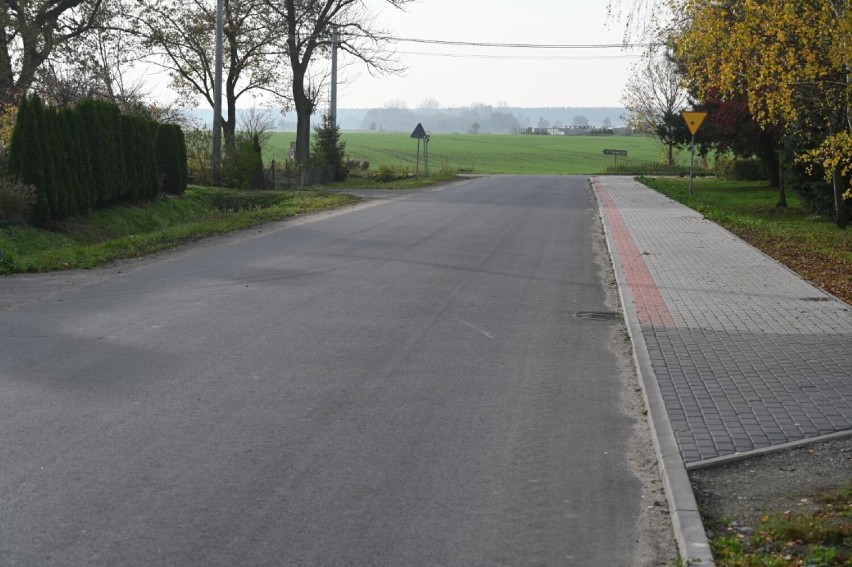 Powiat pleszewski zakończył trzy inwestycje drogowe w Izbicznie, Karminie i Sośnicy