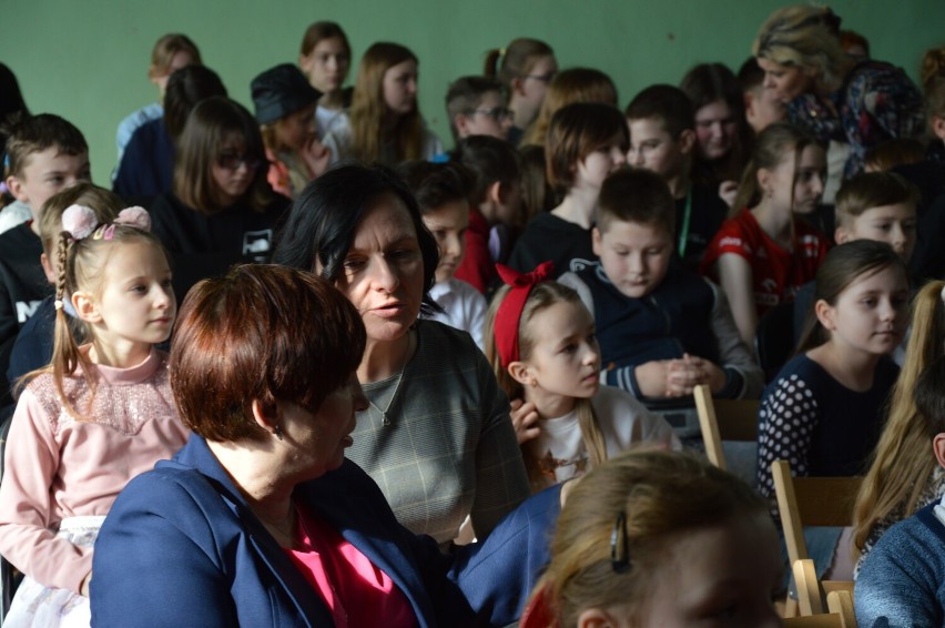 Dzień Kobiet w Szkole Podstawowej nr 1 im. H. Sienkiewicza w Skierniewicach FOTO