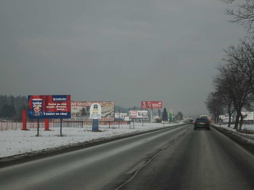 Podhale. Biorą się za walkę z reklamami. Tych nie brakuje, zwłaszcza przy zakopiance [ZDJĘCIA]