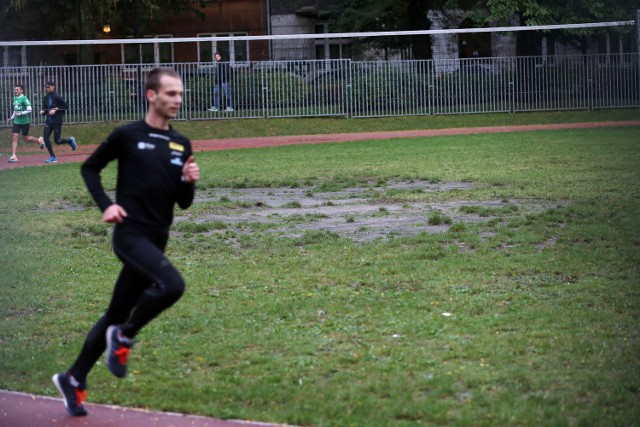 Boiska na pl. Na Groblach to jedyny ogólnodostępny obiekt sportowy w całej dzielnicy I Stare Miasto