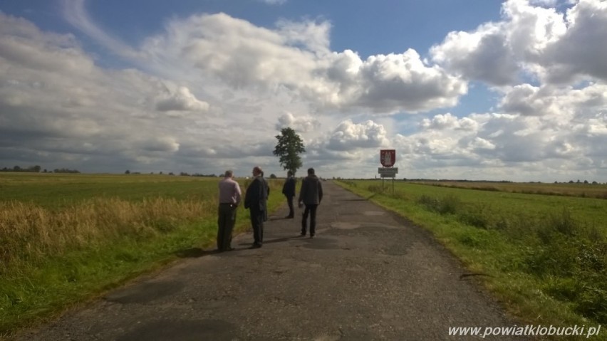 Ruszyły prace na drodze w Starokrzepicach [FOTO]