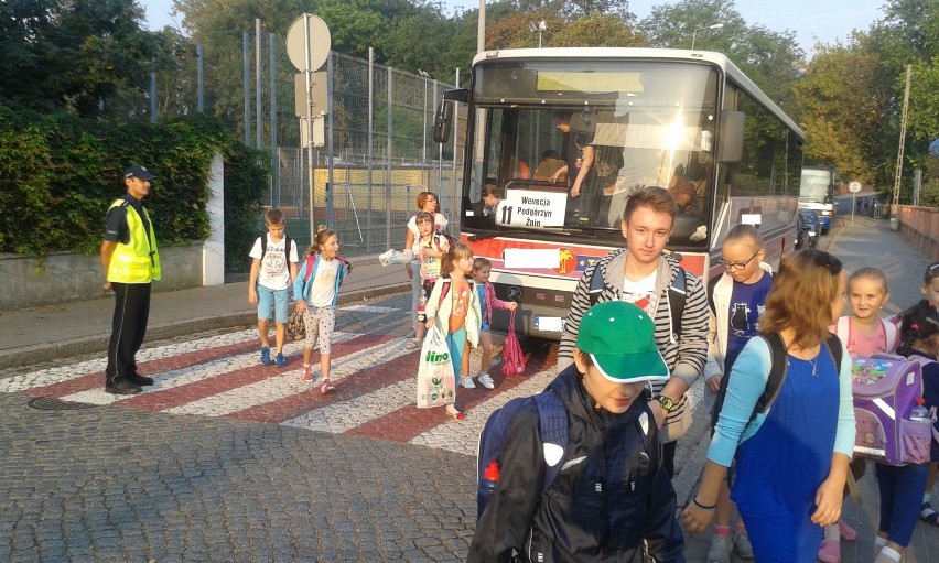 Polfinek po raz kolejny uczył dzieci bezpieczeństwa w drodze do szkoły [zdjęcia]