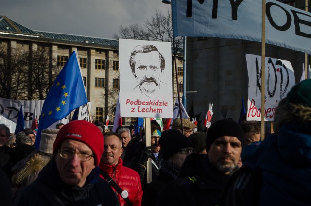 Marsz "My Naród". KOD w obronie Lecha Wałęsy na ulicach Warszawy [ZDJĘCIA]
