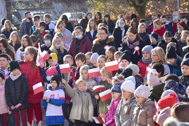 Akcja "Szkoła do hymnu" w SP1 im. Powstańców Wielkopolskich w Żninie.