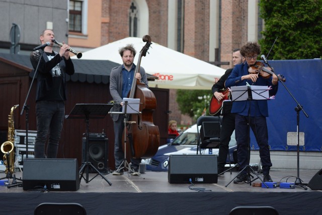 Ciekawy koncert zespołu BS Ensamble odbył się Rynku w Grudziądzu w ramach Festiwalu Lato na Starym Mieście