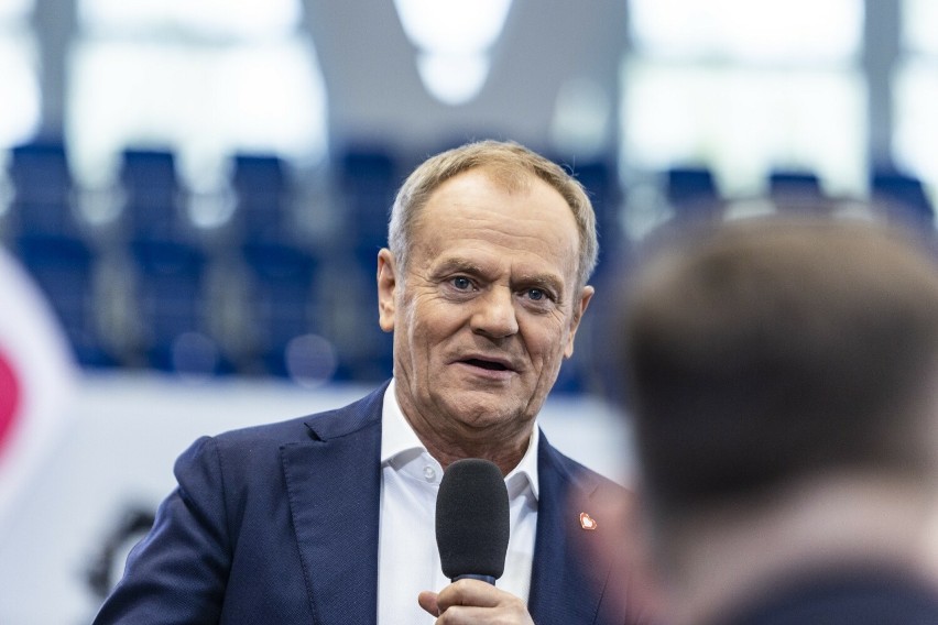 Wybory 2024. Donald Tusk spotkał się z mieszkańcami Krakowa. Wśród tematów m.in. "babciowe", 500 plus i tabletka "dzień po"