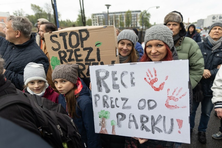 Demonstracja przeciw wycince drzew w otulinie Parku Śląskiego
