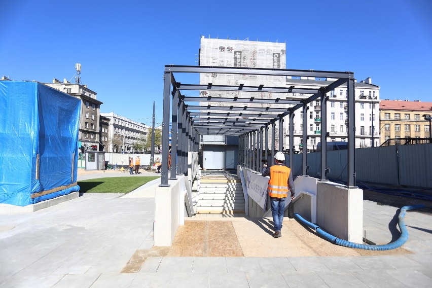 Metro na Wolę. Przemysłowy wystrój stacji Płocka. Prace zakończą się za dwa miesiące