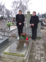 Burmistrz Jarocina złożył kwiaty na grobie Edmunda Rogalskiego [ZDJĘCIA]