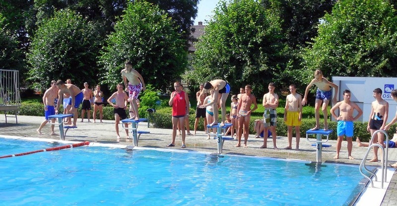 Zawody pływackie na basenie letnim w Strzegomiu rozegrano w...